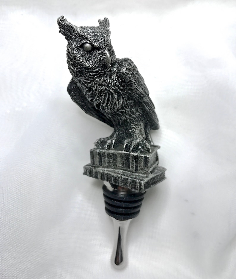 Horned Owl Winestopper image 4