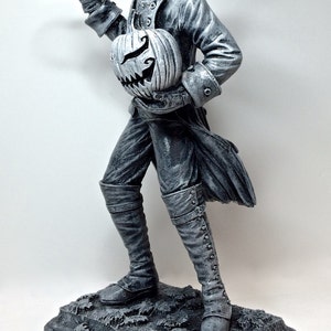 Headless Horseman Statue image 3