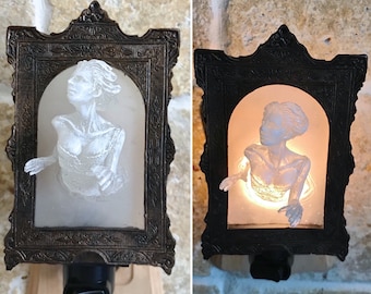 Geist im Spiegel Nachtlicht, Handbemalte Resin Skulptur | Viktorianisches Gothic Nachtlicht |  Geister Beleuchtung für Gothic Spooky Home Decor
