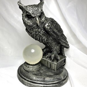 Horned Owl: Witch's Familiar Statue image 3