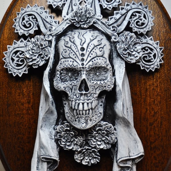 Targa da parete Dia de los Muertos, resina dipinta a mano / Arte murale gotica messicana / Targa spettrale con teschio del Giorno dei Morti per arredamento gotico della casa