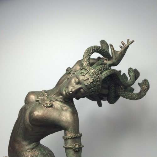 Statue de Méduse, sculpture en résine peinte à la main |. Figurine créature mythologique | Statue personnage de mythes et légendes | Cadeau pour amateur d'art fantastique
