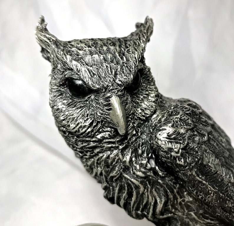 Horned Owl: Witch's Familiar Statue image 2