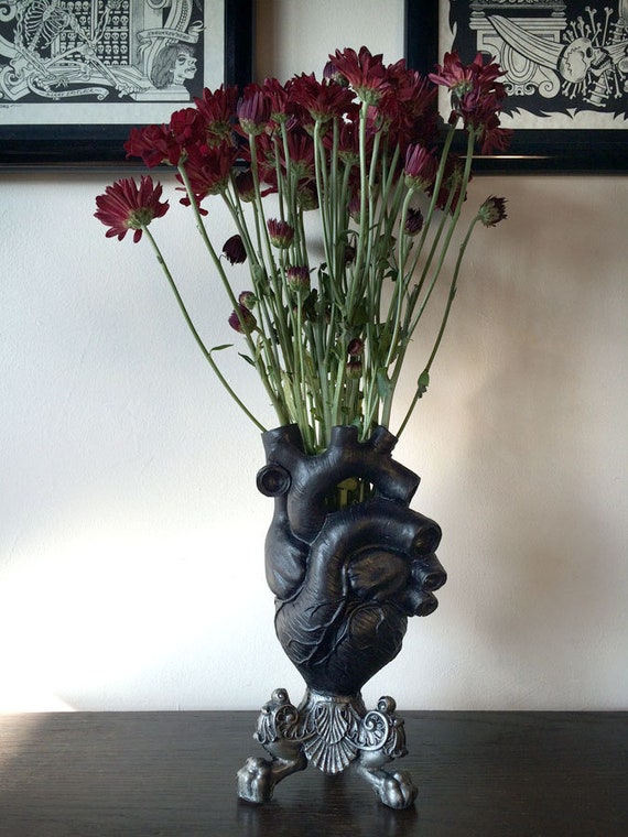 Anatomisches Herz Vase, schwarzes Finish | Einzigartige Gothic Wohnkultur | Harz-Skulptur-Blumenvase, medizinisches Geschenk und gotisches Wohndekor