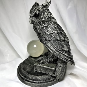 Horned Owl: Witch's Familiar Statue image 5