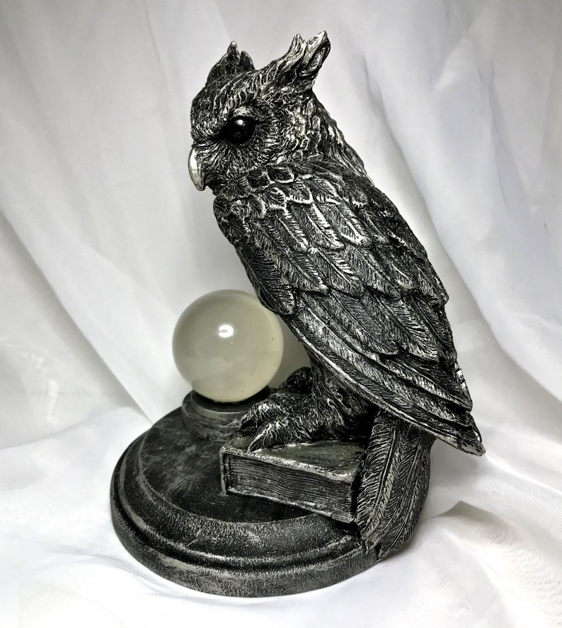 Horned Owl: Witch's Familiar Statue image 5