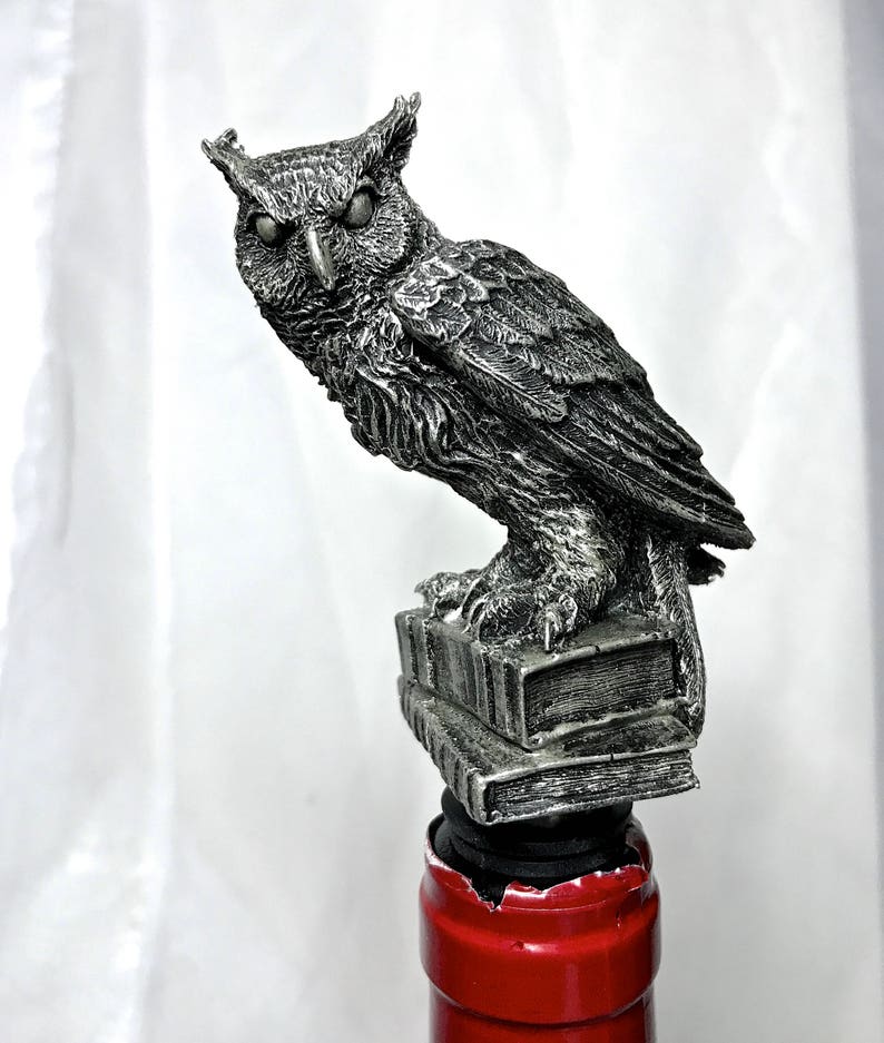 Horned Owl Winestopper image 1