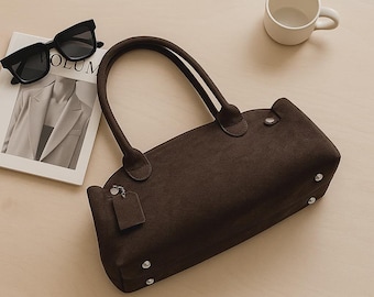 Bolsa de ombro em camurça macia – Bolsa transversal de inspiração francesa para mulheres, modelo 2025.