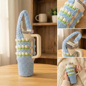 Puede incluir: Un portabotellas de agua de ganchillo azul claro con asa y correa a juego. El soporte está decorado con detalles florales blancos y verdes y botones de madera. El soporte está diseñado para adaptarse a un vaso de acero inoxidable.