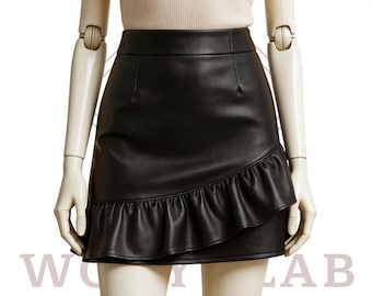 Minissaia artesanal com babados em couro de ovelha - Cintura alta em pele de cordeiro preta