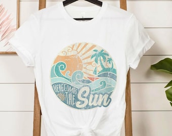 Camiseta gráfica para mujer "Here Comes The Sun", top retro de verano