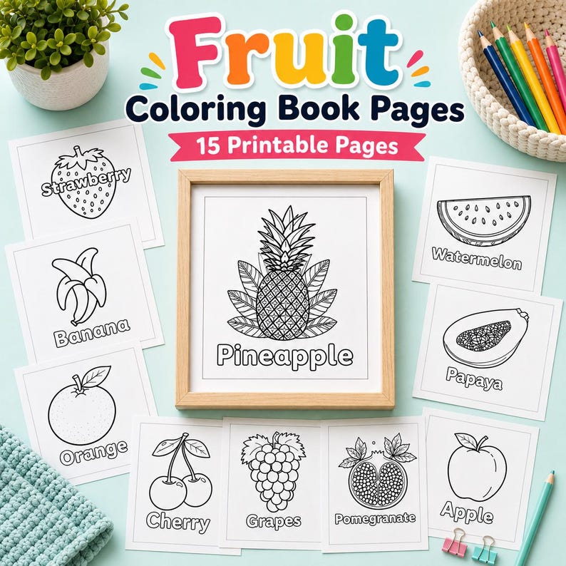 K&ouml;nnte beinhalten: Ein Set aus 15 ausdruckbaren Obst-Malbuchseiten mit schwarz-wei&szlig;en Strichzeichnungen von Erdbeere, Banane, Orange, Kirsche, Weintrauben, Granatapfel, Apfel, Wassermelone, Papaya und einer Ananas, zentriert in einem Holzrahmen.