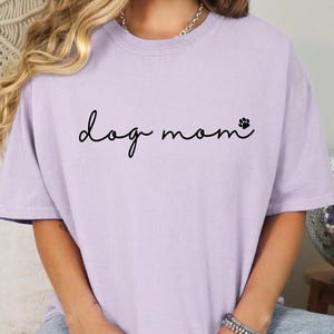 Custom Dog Mom Shirt Comfort Colors, Aesthetic Dog Mama T-Shirt, Personalized Paw Print Tee, Gift for Dog Lover, Oversized Dog Owner Tee