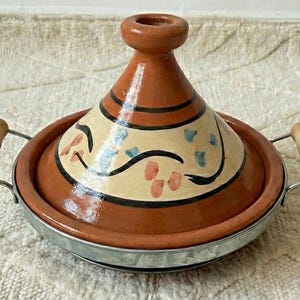 Tajín marroquí hecho a mano, plato de cerámica para cocinar y servir / regalo de inauguración de la casa para ella Tajín de terracota hecho a mano para chef