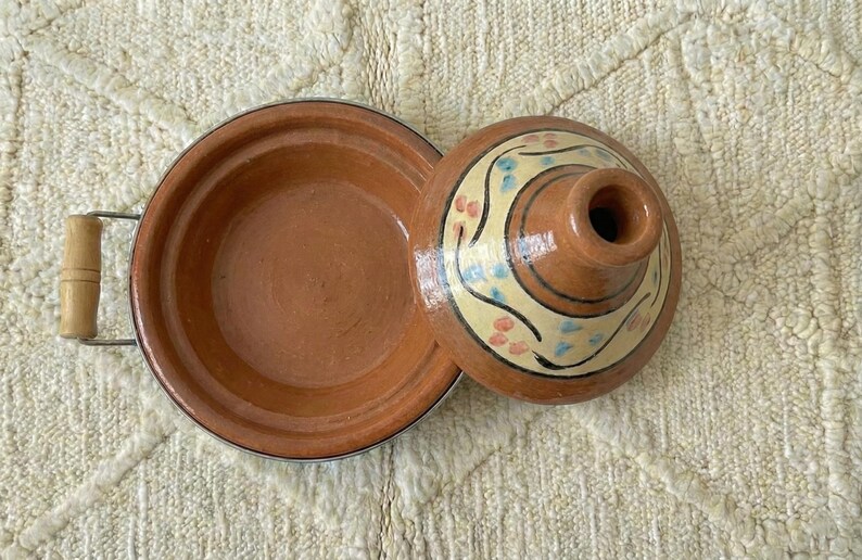 Pot à tajine marocain fait main en céramique | Plat de cuisine et de service à tajine | Cadeau de pendaison de crémaillère pour elle Tajine en terre cuite fait main pour chef image 8
