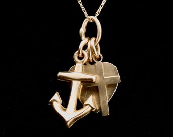 Colgante de cruz vintage de oro de 14k • Amuleto de fe, esperanza y amor • Colgante de corazón con ancla