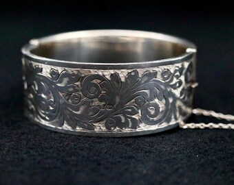 Vintage Silver Floral Bangle Bracelet • Engraved Bracelet  • Sterling Silver 925 Estate Jewelry