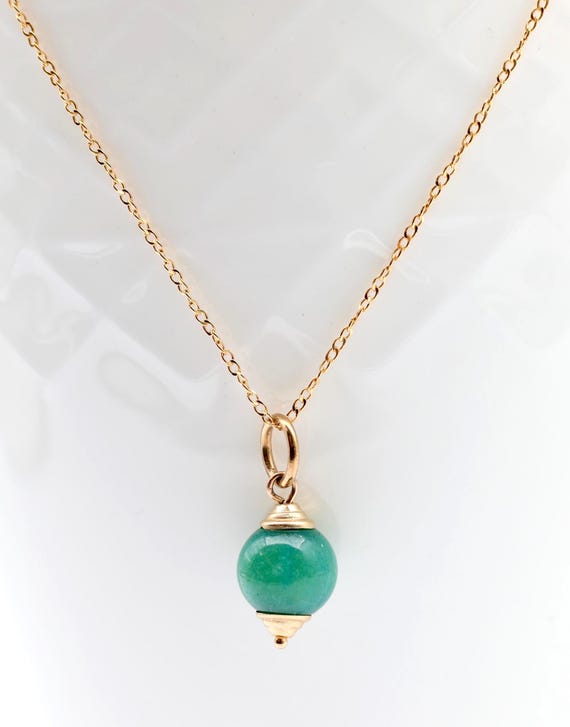 Green Jade 14k Gold Pendant Necklace, Minimalist Vintage Charm Necklace, Dainty Estate Jewelry