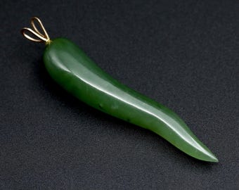 Colgante italiano de jadeíta y oro de 14k • Amuleto de protección Cornicello • Talismán de joyería antigua