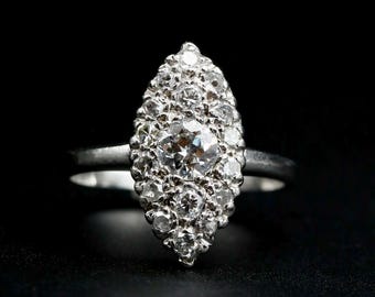Anillo de diamantes talla marquesa • Anillo de compromiso antiguo de platino con diamantes talla navette, talla 7