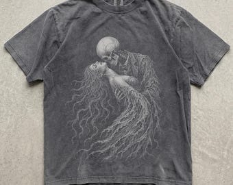 Maglietta Dark Romance, Maglietta Spooky Season, Maglietta Dungeon Crawler, Maglietta Scheletro, Abbigliamento Gotico, Maglietta di Halloween, Maglietta Dark Fantasy, Moda Autunnale