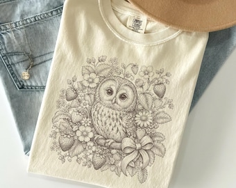 Camiseta Cottagecore de verano con búho para mujer, camiseta floral de búho, regalo para amantes de los búhos, camiseta botánica de naturaleza, camiseta de búho fresa