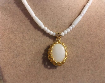 White Necklace - Jade Gemstone Jewellery - Gold Jewelry - Pendant - Fashion - Beaded