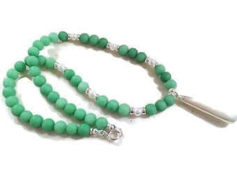 Green Necklace - Jade Gemstone Jewelry - White Pearls - Pendant - Silver Jewellery - Beaded