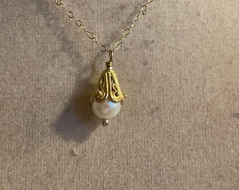 Pearl Necklace - Pendant - Gold Jewellery - White - Beaded - Classic - Dainty - Chain - Jewelrybycarmal - Gift - June Birthstone