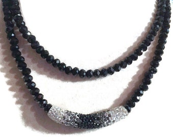 Colar com contas de cristal preto - Joia artesanal com pingente de prata