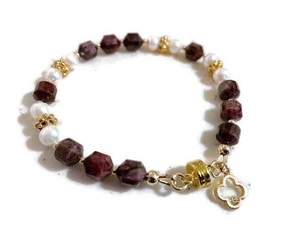 Red Garnet Bracelet - January Birthstone - Gold Jewelry - Gemstone Jewellery - White Pearl - Gift - Crimson - Quatrefoil Charm - Carmal