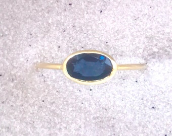 Untreated blue sapphire and solid 18k gold ring