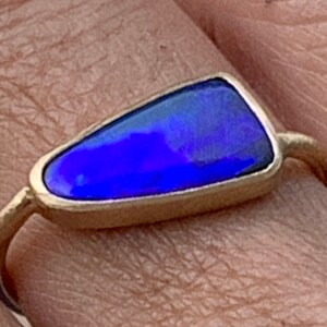 Huge flash blue Boulder opal and solid 22k gold ring image 2