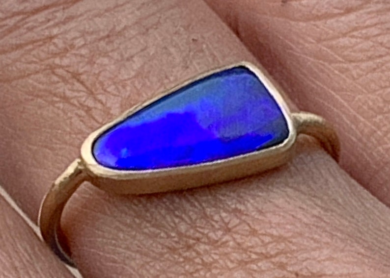 Huge flash blue Boulder opal and solid 22k gold ring image 2
