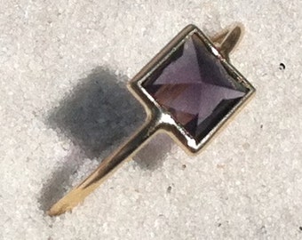 Untreated dark purple Spinel pyramid and solid 18k gold ring