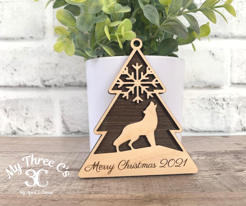 Adorno de árbol de Navidad de animales del bosque / Ciervo / Oso / Lobo / Alce / Decoración navideña / Personalizado / Adorno navideño / Grabado con láser 4. Wolf