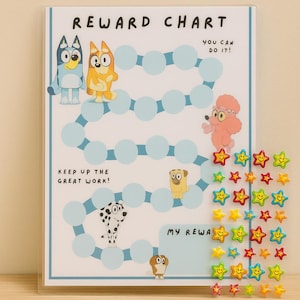 Puede incluir: Un gráfico de recompensas para niños con personajes de perros de dibujos animados y el texto "REWARD CHART". El gráfico tiene un camino de círculos azules e incluye pegatinas de estrellas de colores. También se incluye el texto "YOU CAN DO IT!" y "KEEP UP THE GREAT WORK!"