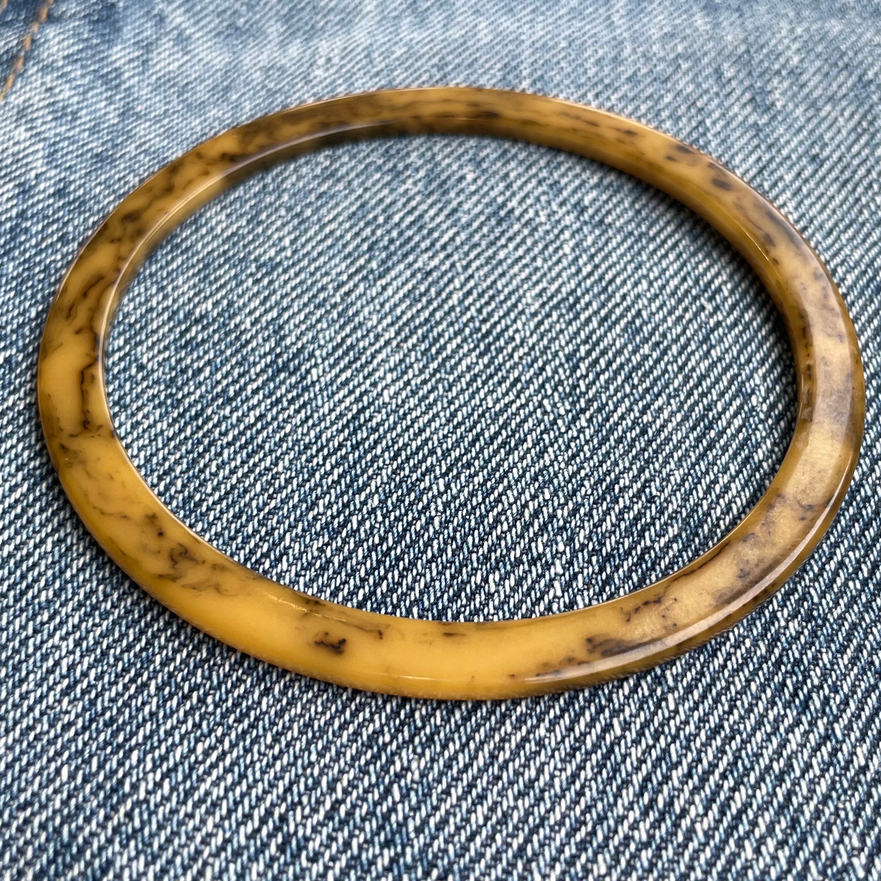 1930s marbled bakelite bangle