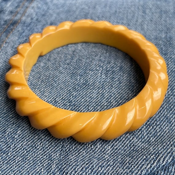 1930s Carved Bakelite Bangle