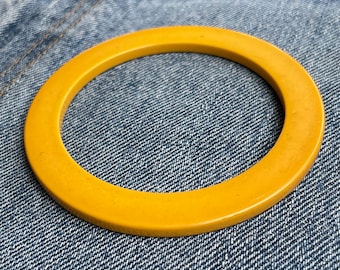 Brazalete plano de baquelita de los años 30