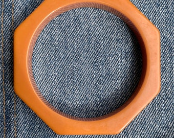 Brazalete de baquelita con forma octogonal de la década de 1930