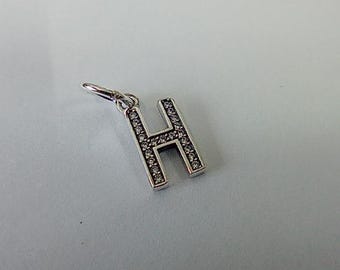 Colgante inicial con la letra H de Pandora en plata de ley