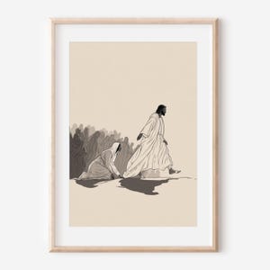 以下が含まれることがあります： 宗教的なシーンを描いた額入りのアートプリント。白いガウンを着た人物が、地面にひざまずいている別の人物から離れていく様子が描かれています。背景には人々の群れがあり、すべてグレースケールで表現されています。