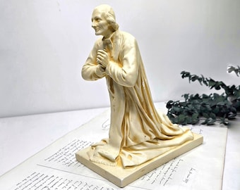 Antyczna figura Proboszcza z Ars – św. Jana Vianneya w modlitwie – Tynk patynowany – Francuska sztuka religijna – Początek XX wieku