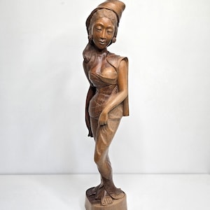 Cette artiste crée des sculptures avec ses cheveux