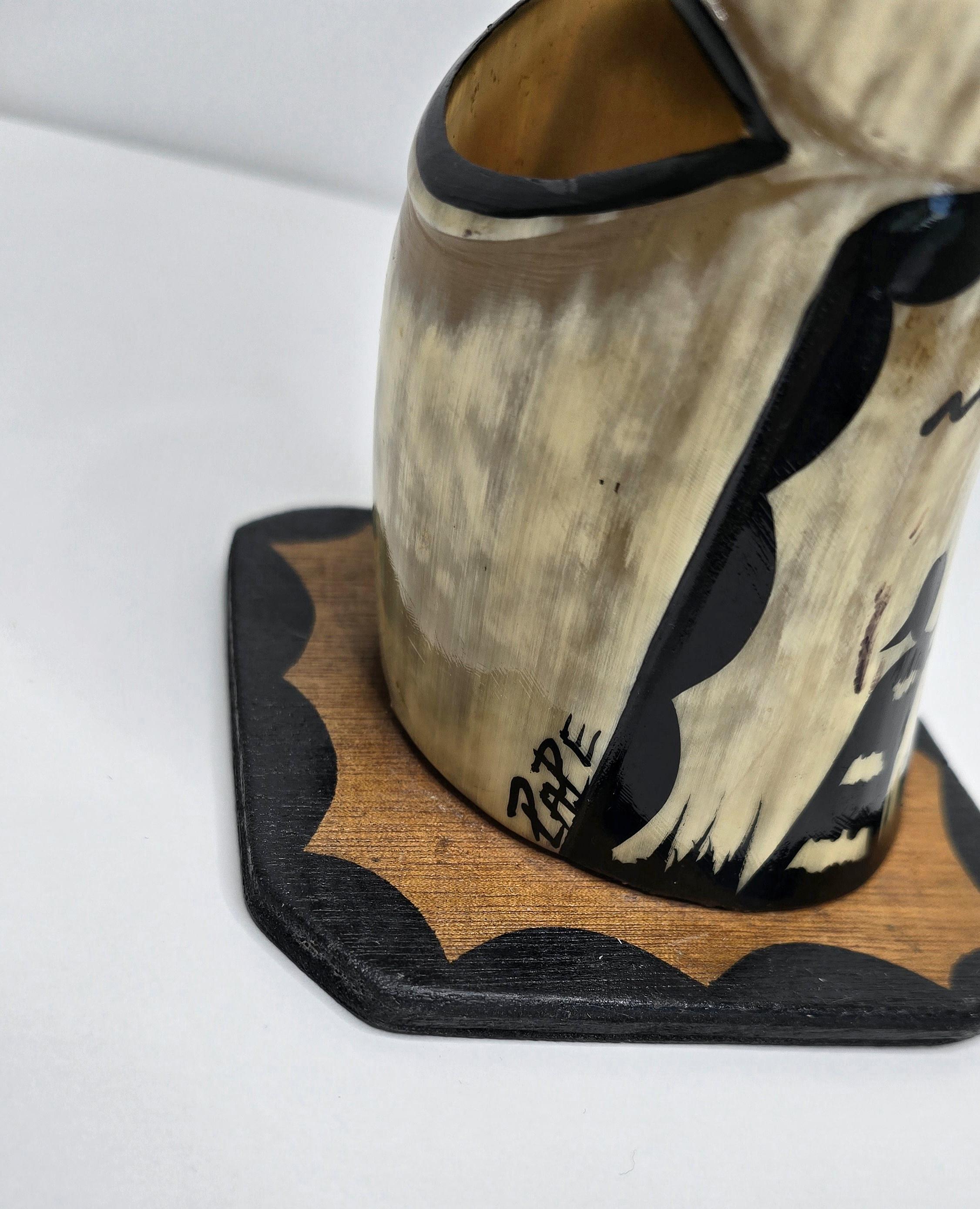 【バッファローホーンと蹄/ヴィンテージオブジェ】 Hand-carved and Painted Buffalo Horn - Senegalese Craftsmanship