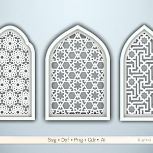 以下が含まれることがあります： 幾何学模様が施された、白いアーチ型のパネルが3つ。パネルには、花や星のようなモチーフなど、さまざまなデザインが施され、薄い青色の背景に配置されています。画像の下部には、ファイル形式を示すテキストが含まれています。