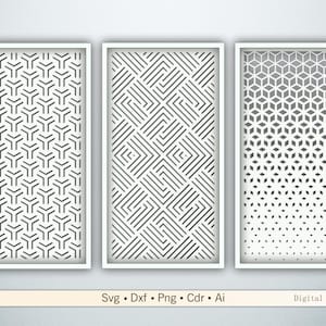Può includere: Tre pannelli di arte murale con cornice bianca con intricati motivi geometrici. I disegni includono una forma a Y ripetuta, una serie di linee angolate e una sfumatura di diamanti. La parte inferiore dell'immagine include il testo "Svg • Dxf • Png • Cdr • Ai" e "Digital files".
