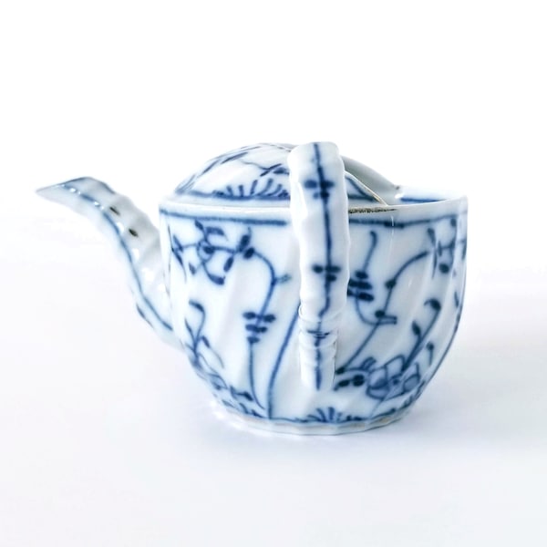 Strawflower blue and white invalid teacup, Antique Tettau, Germany, antique teacup with a spout