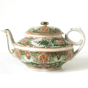 Antique Rose Canton Greek key Teapot, Famille Rose Porcelain, 19th Century Chinese Tea Set
